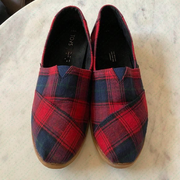 TOMS Classic Red & Navy Plaid Slip-Ons Women's Size 8.5 - Picture 1 of 6